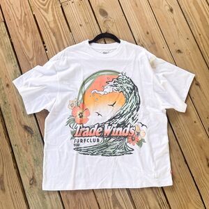 NWOT Levi's Oversized Graphic Short Stack T Shirt - Women's Size Small - Beachy